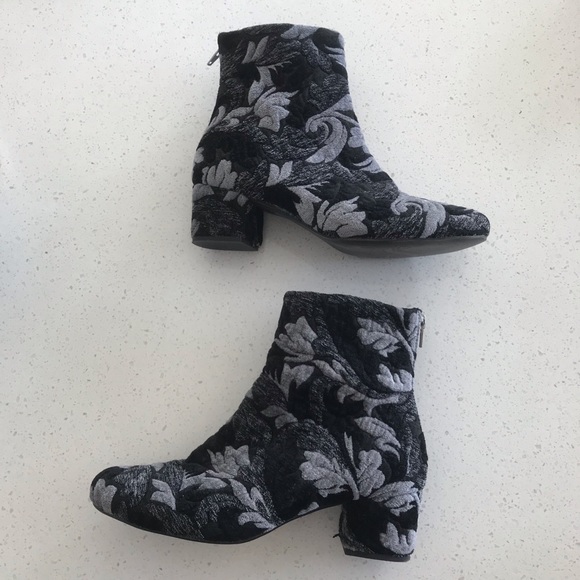 Free People Shoes - Free People Textured Ankle Boots Size 9